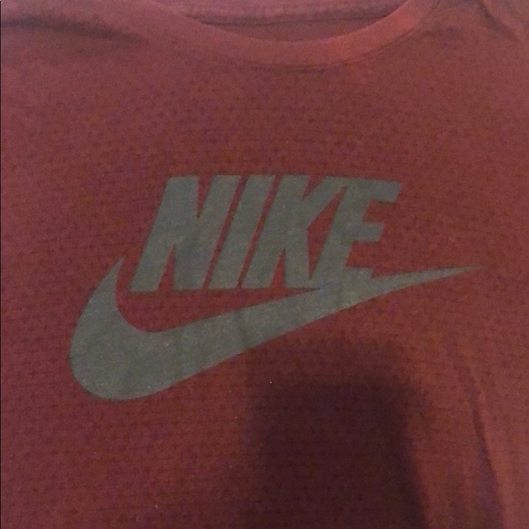 NIKE Mens Nike Shirt - Medium - Maroon - LIKE NEW - Picture 2 of 3